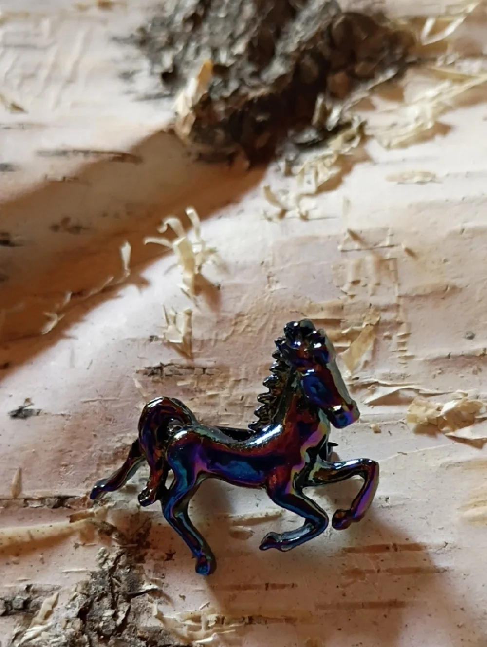 Iridescent Rainbow Metallic Horse Pin - Picture 1 of 7